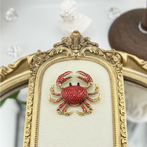 Charming Red Crystal Crab Brooch 🦀 - Picture 3 of 8